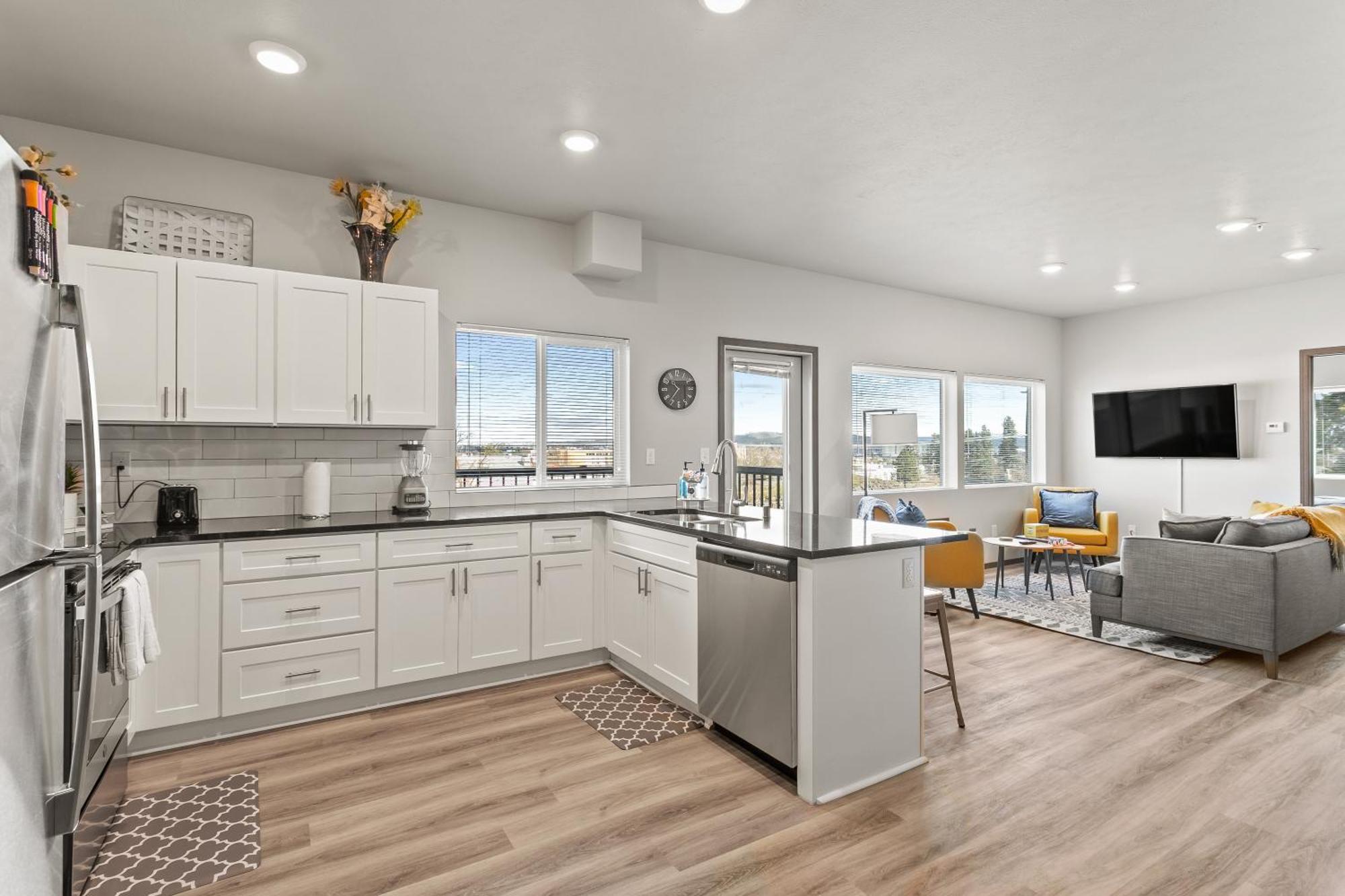 شقة New 2 Bed 2 Bath Near Perry Dist And Downtown سبوكين المظهر الخارجي الصورة