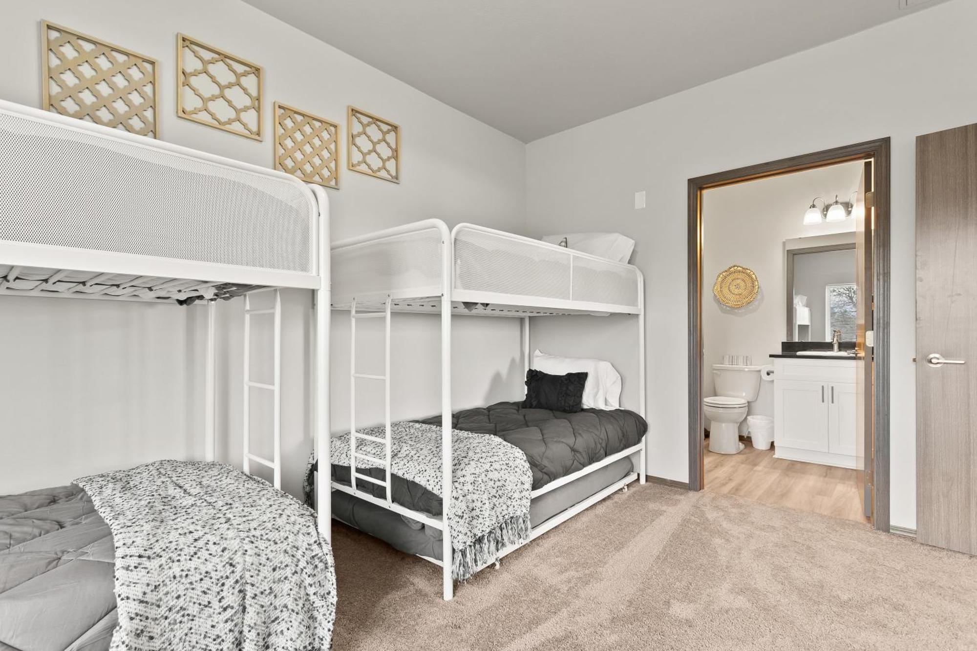 شقة New 2 Bed 2 Bath Near Perry Dist And Downtown سبوكين المظهر الخارجي الصورة
