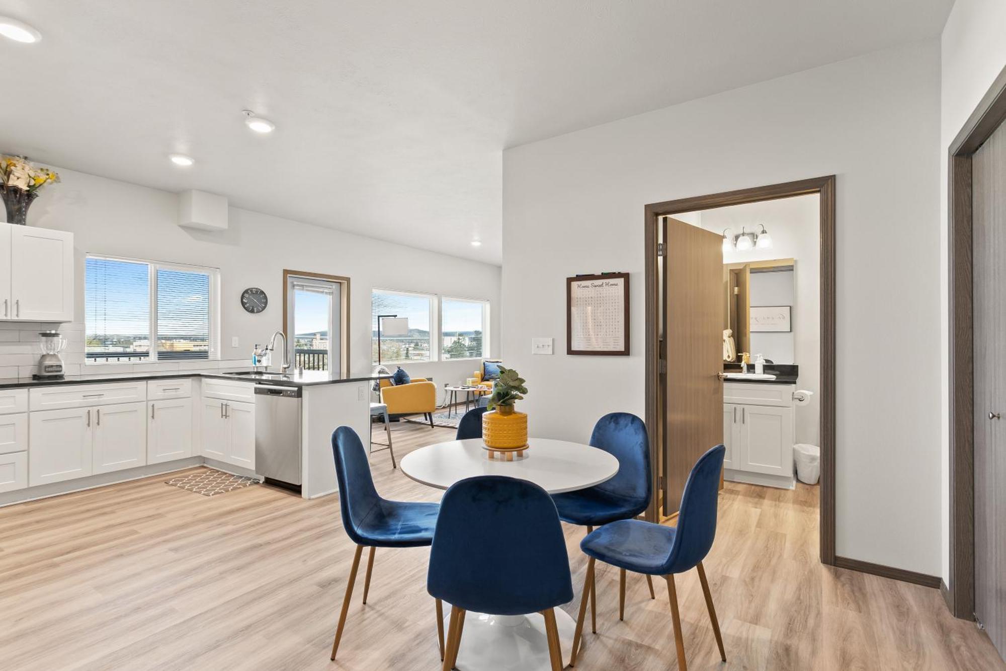 شقة New 2 Bed 2 Bath Near Perry Dist And Downtown سبوكين المظهر الخارجي الصورة